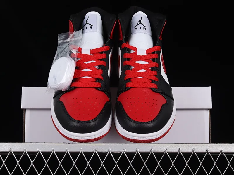 All categories Air Jordan Jordan series basketball shoes Air Jordan 1 Mid Air Jordan 1 Mid AJ1 Joe 1 black red toe Zhongbang basketball shoes BQ6472-079